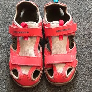 Girls sneaker/sandal New Balance size 3